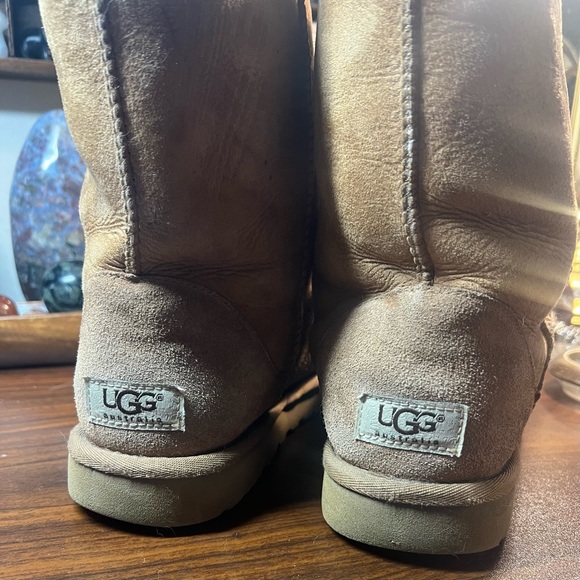 UGG Australia Short Classic Boot - Picture 10 of 13